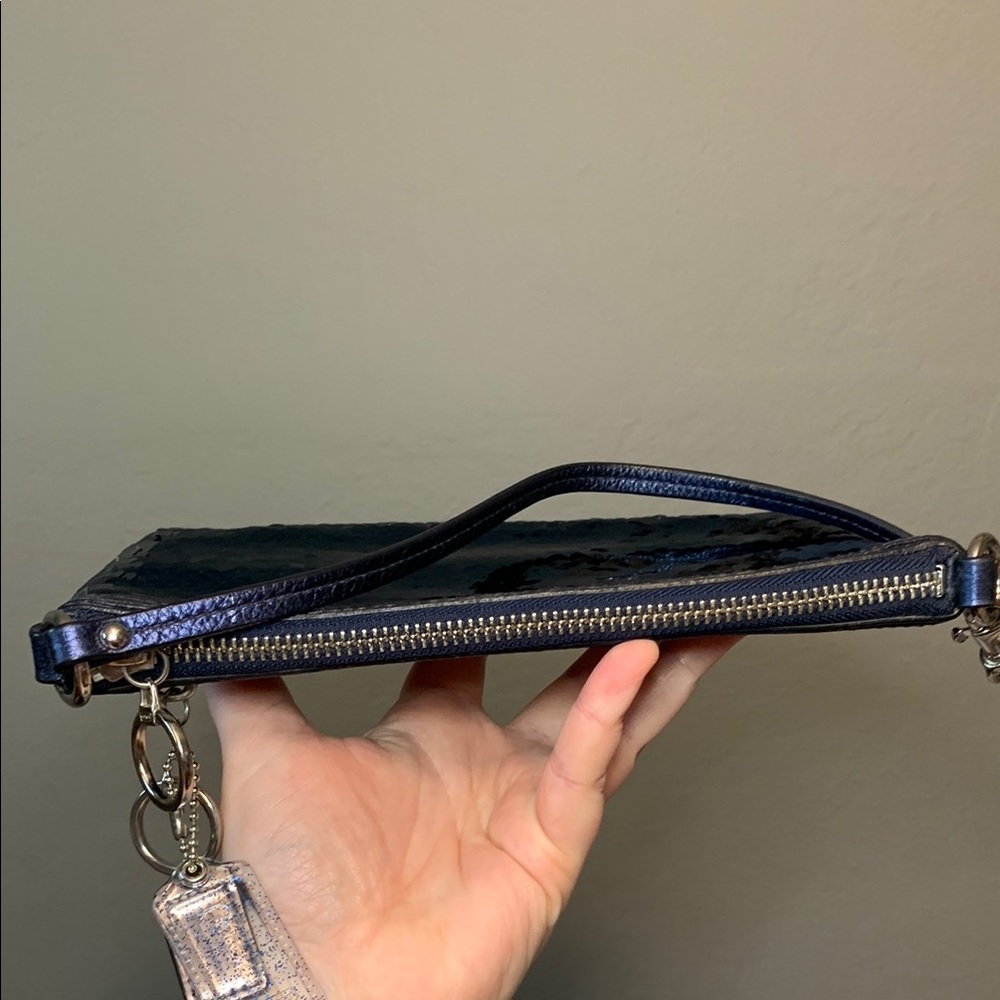 BUNDLE FOR @hope_this_helps - EUC - Coach Poppy Blue Sequin Wristlet - Picture 8 of 15
